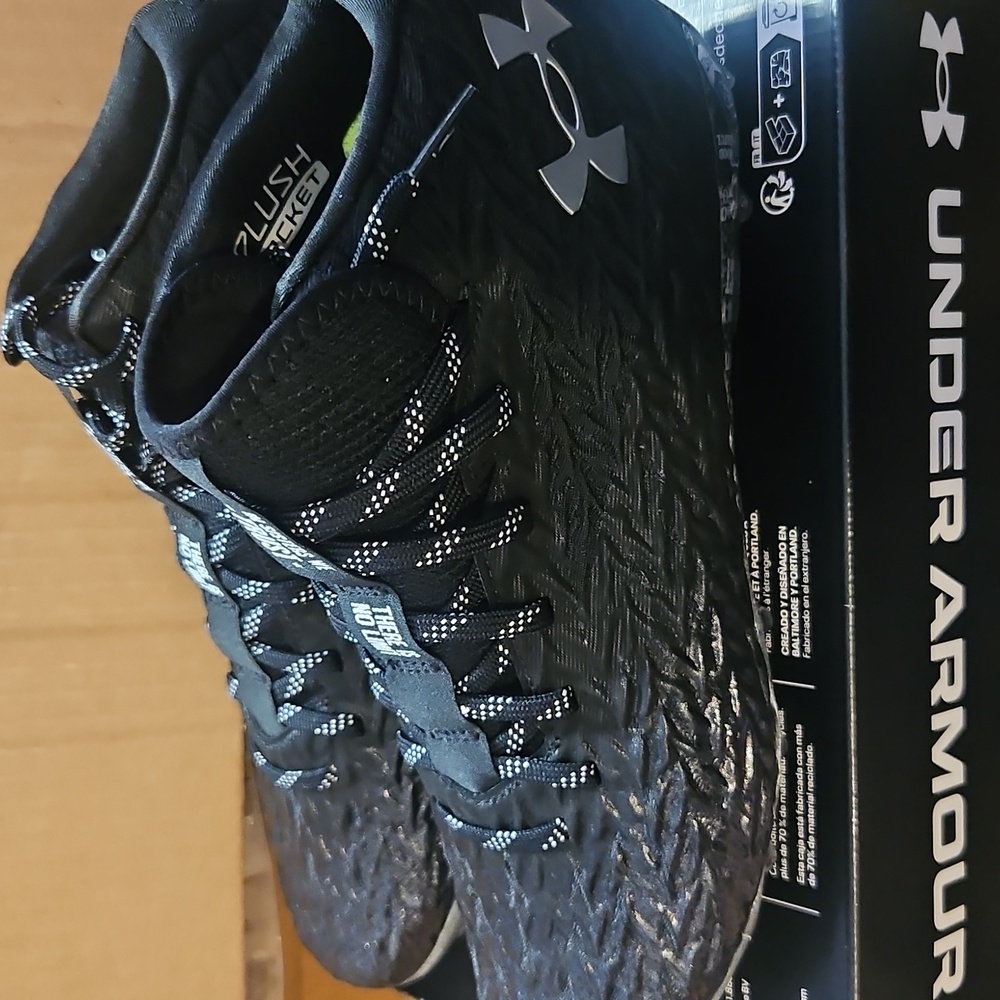 Under Armour Women’s Spotlight Clone MC Football Cleats: BLACK/GRAY: NIB: SZ 11